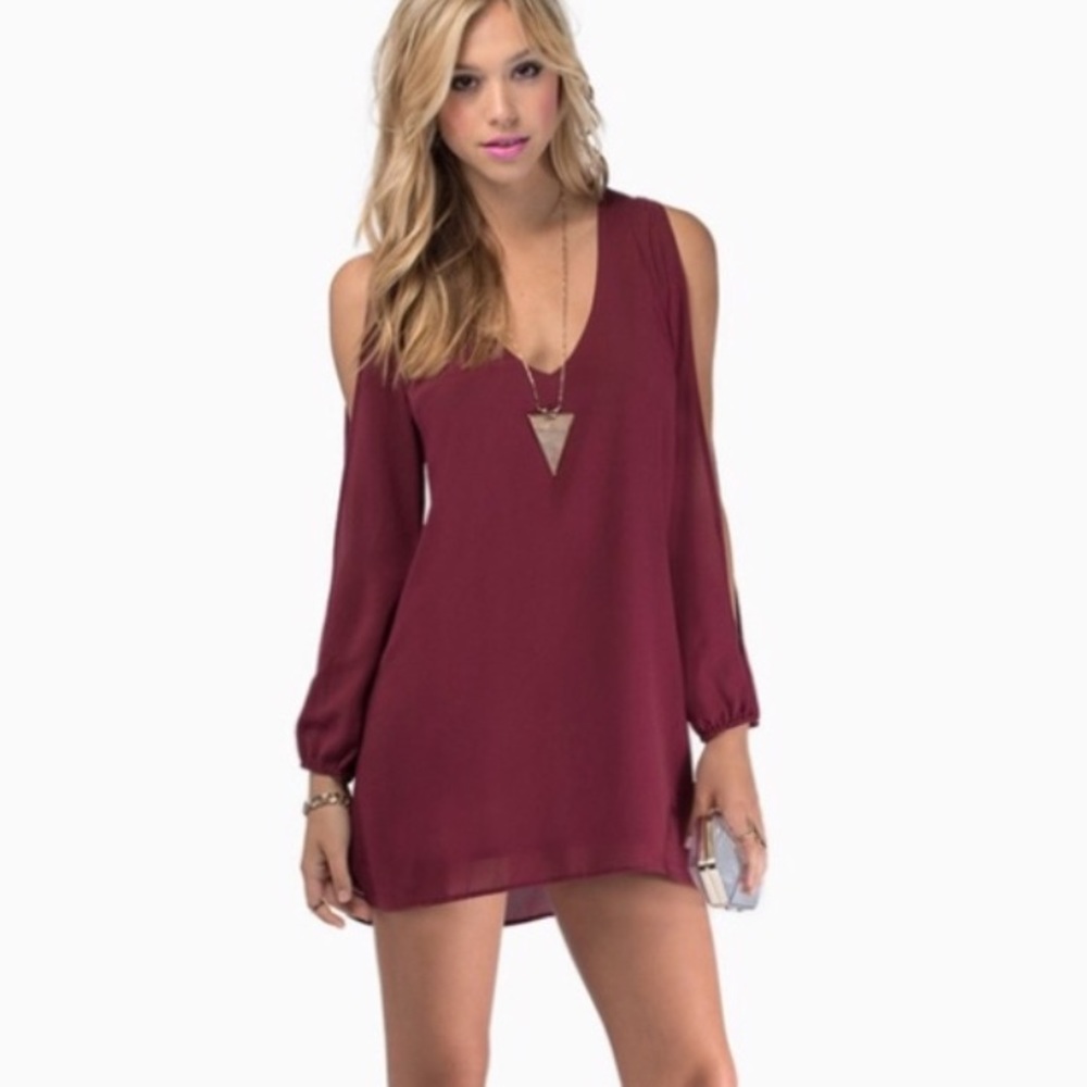 Maroon split sleeve shift dress